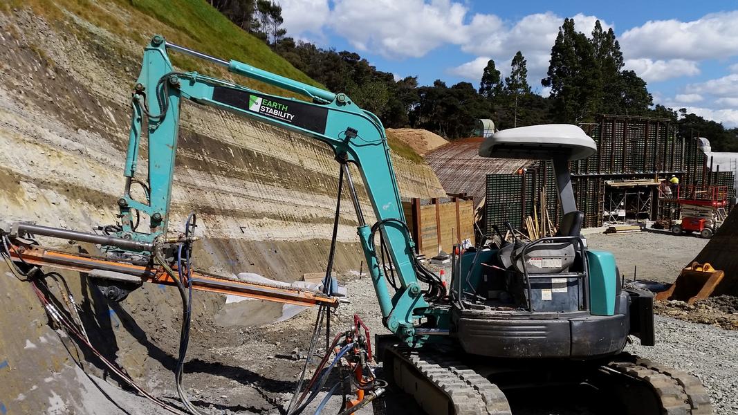 Drilling horizontal drains with excavator mounted rig (Large)